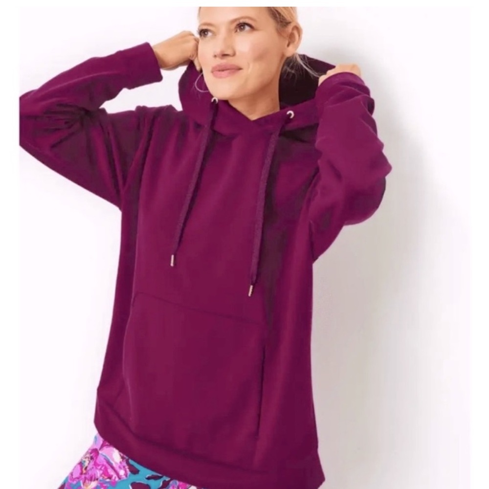 Lilly Pulitzer HAMMONS LONG SLEEVE HOODIE in AMARENA CHERRY color size M